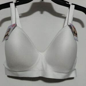 Hanes Wireless White Bra / Size 2X